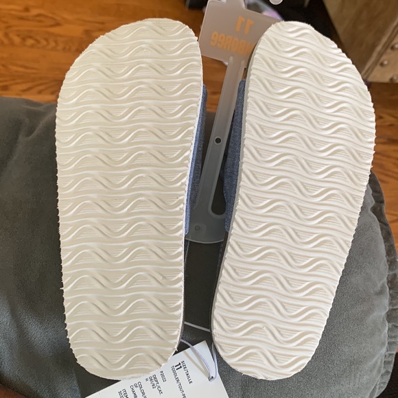 🎁🎄 🎁🎄🎁🎄 🎁🎄🎁
🆕 Girls Espadrille Sandals - Chambray - Picture 4 of 7